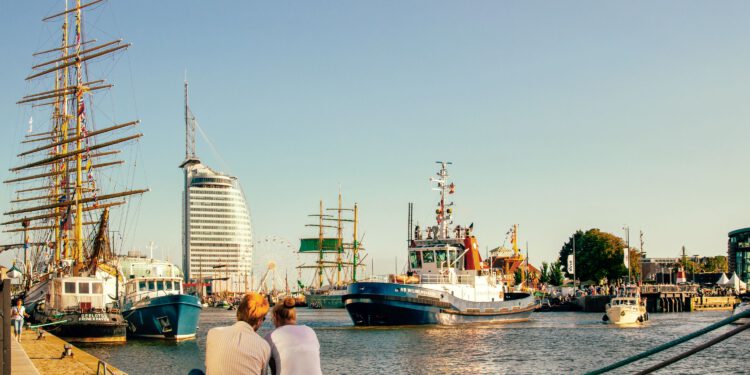 Bremerhaven: Wirtschaftsanker durch Touristenstrom