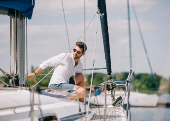 Segeln rund um Bremerhaven: Was einen Törn auf Unterweser und Nordsee anspruchsvoll macht